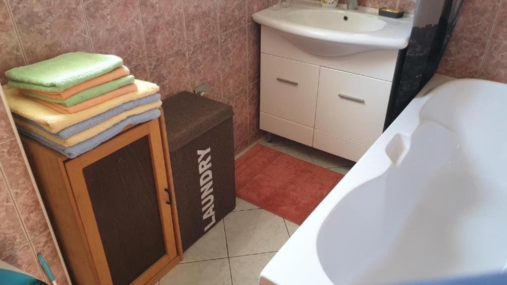 Apartments Roses Добринь Экстерьер фото