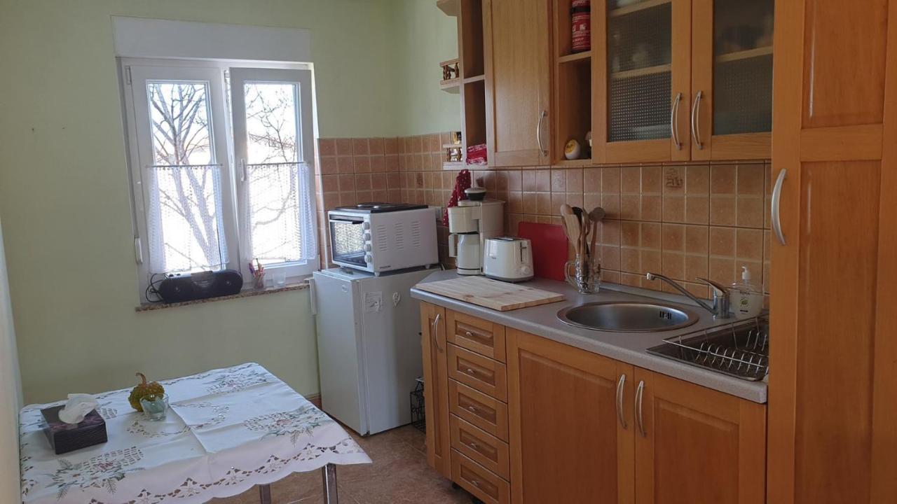 Apartments Roses Добринь Экстерьер фото